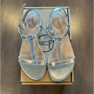 Land’s End Naomi T-Strap Sandal Silver Size 7